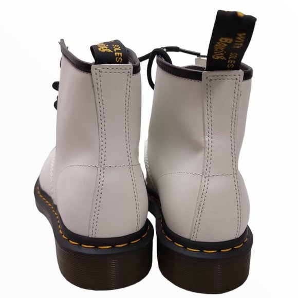 Doc dr Martens Air Wair 101 YS White Smooth Leather Boots Women's Size 9.5 or 10 - Picture 4 of 8